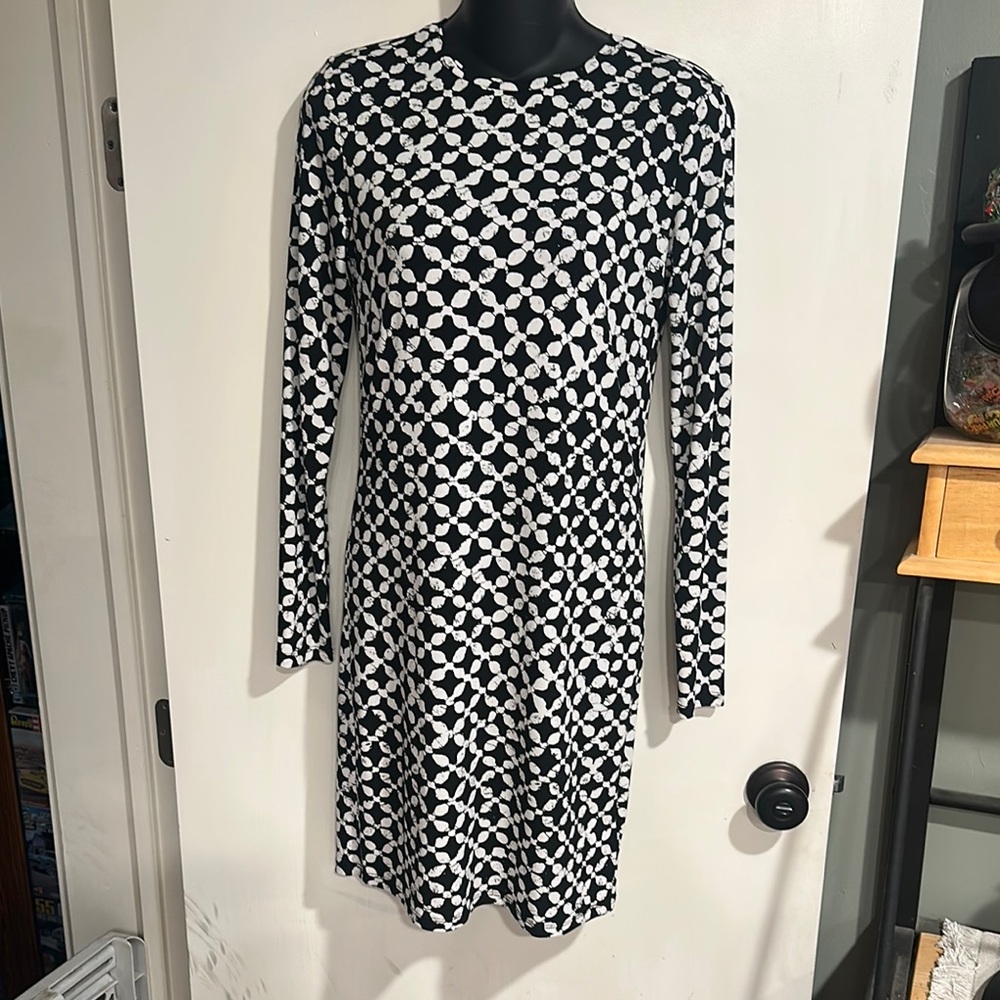 4/$16 Micheal Kors Elegant Black and White Patterned Stretchy Dress - Picture 2 of 9